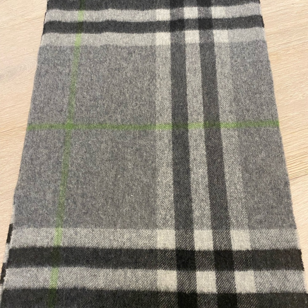 Burberry Authentic Cashmere Scarf Grey with Green Stripe Unisex Like New RARE - Picture 4 of 5